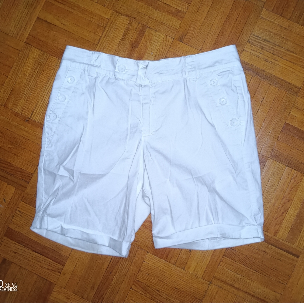 Gloria Vanderbilt white shorts